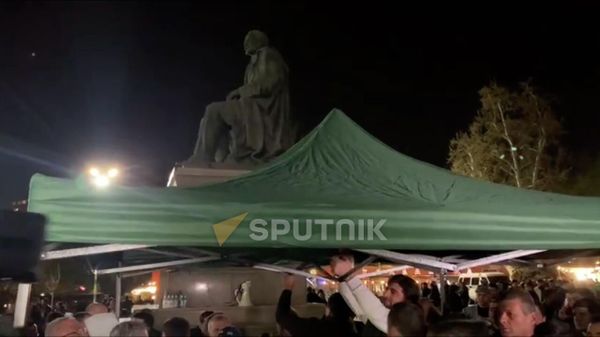 Ակցիայի մասնակիցները վրան տեղադրեցին Երևանի Ազատության հրապարակում - Sputnik Արմենիա