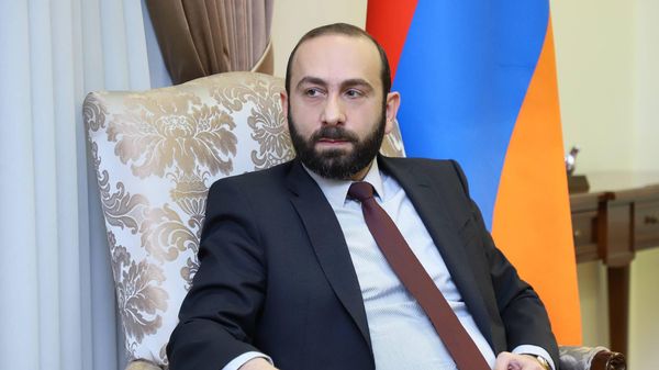 Министр иностранных дел Арарат Мирзоян встретился с американским сопредседателем Минской группы ОБСЕ Эндрю Шоффером (18 апреля 2022). Еревaн - Sputnik Армения