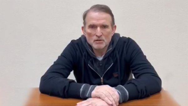 Виктор Медведчук просит Россию обменять его на боевиков Азова, добиваемых в Мариуполе. Стоп-кадр с видео - Sputnik Армения