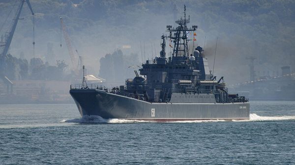 Большой десантный корабль Цезарь Куников на военно-морском параде в честь Дня ВМФ (25 июля 2021). Севастополь - Sputnik Армения