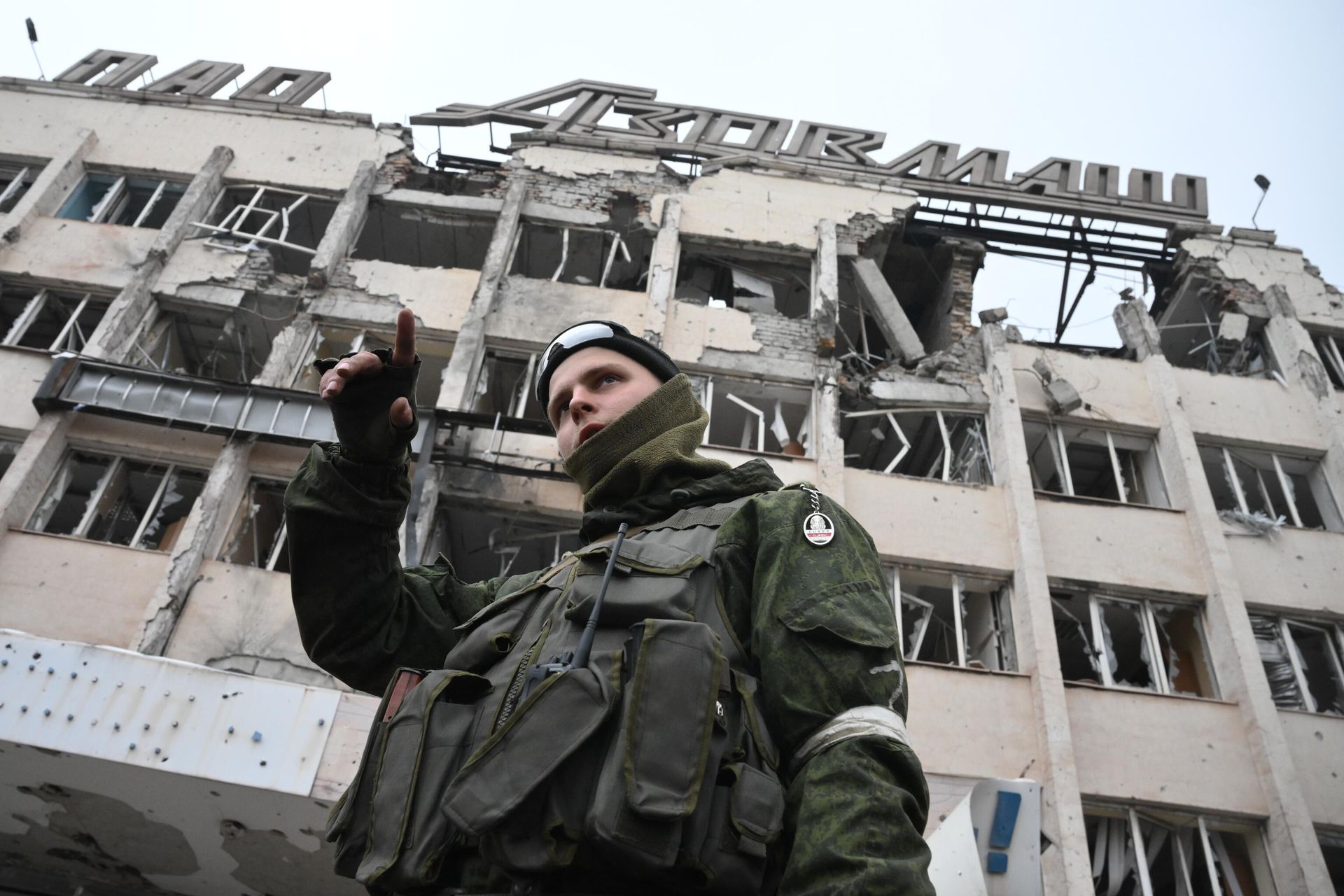 Военнослужащий Народной милиции ДНР на территории завода Азовмаш в Мариуполе Военнослужащий Народной милиции ДНР на территории завода Азовмаш в Мариуполе - Sputnik Армения, 1920, 20.04.2022
