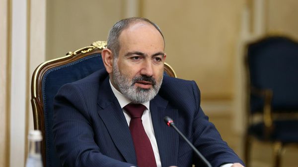 Премьер-министр Армении Никол Пашинян на встрече с Председателем Совета Федерации ФС РФ Валентиной Матвиенко (20 апреля 2022). Москва - Sputnik Армения