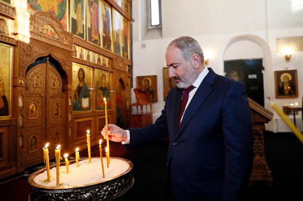 Վարչապետ Նիկոլ Փաշինյանը Միքայել Հրեշտակապետի տաճարում (20 ապրիլի, 2022թ). Նիժնի Նովգորոդ - Sputnik Արմենիա