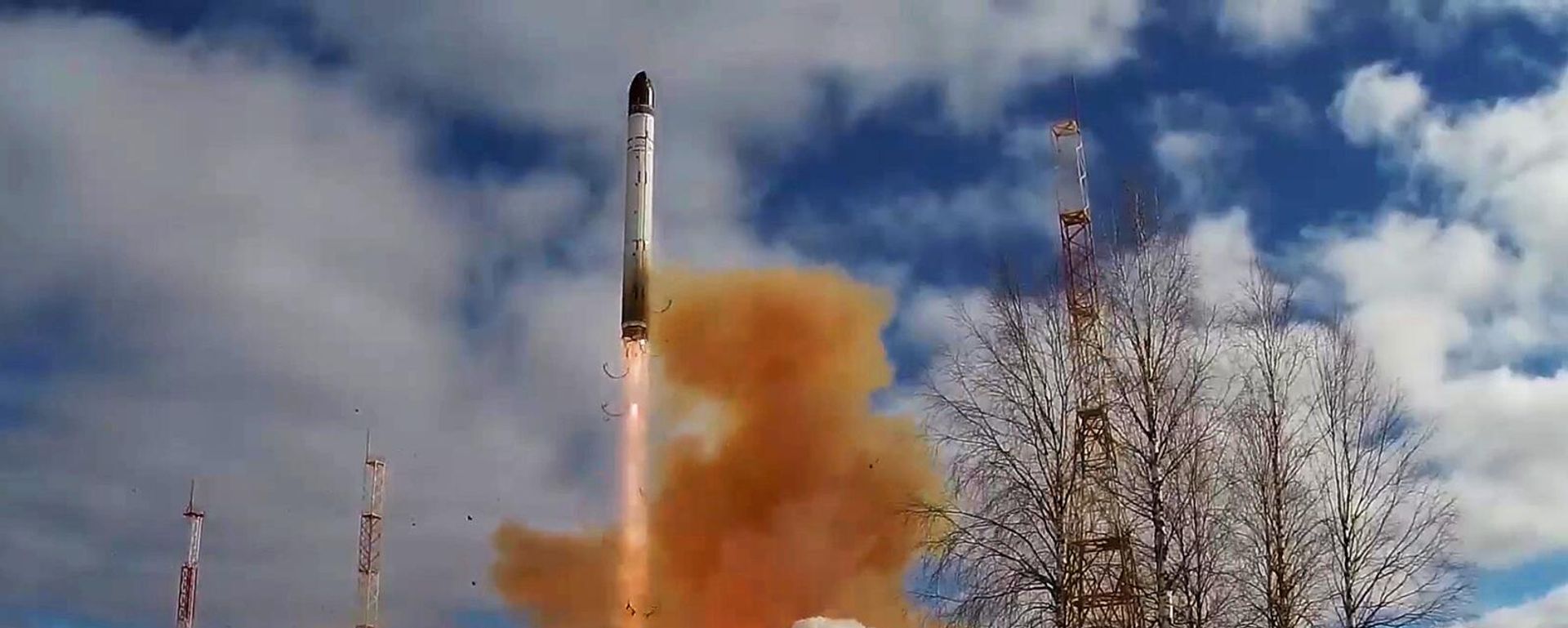 Запуск межконтинентальной баллистической ракеты стационарного базирования Сармат с космодрома Плесецк в Архангельской области - Sputnik Армения, 1920, 29.02.2024