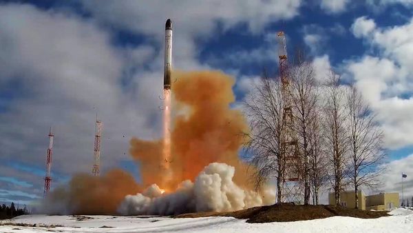 Запуск межконтинентальной баллистической ракеты стационарного базирования Сармат с космодрома Плесецк в Архангельской области - Sputnik Армения