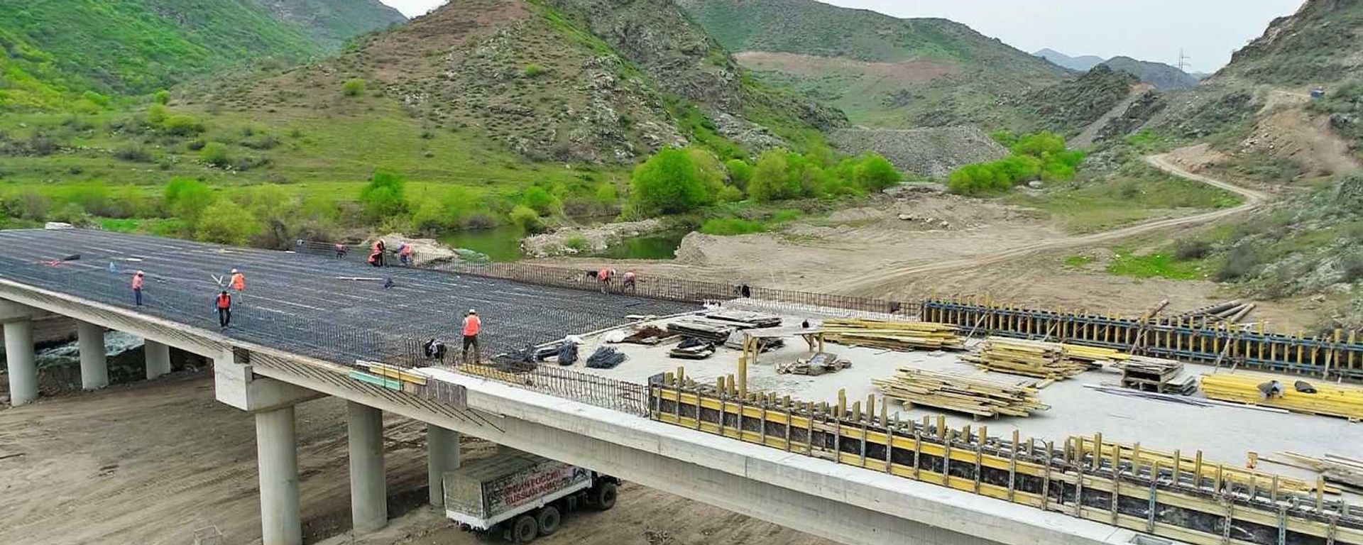 Ադրբեջանի ավտոմոբիլային ճանապարհների պետական գործակալությունը Բերձորի շրջանցմամբ նոր ճանապարհի կառուցման լուսանկարներ է հրապարակել - Sputnik Արմենիա, 1920, 04.08.2022