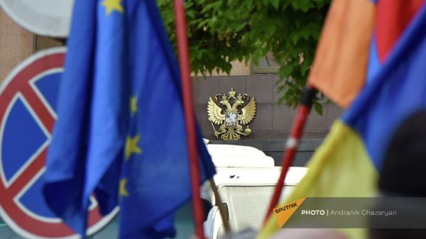 Акция протеста у российского посольства (21 апреля 2022). Еревaн - Sputnik Армения