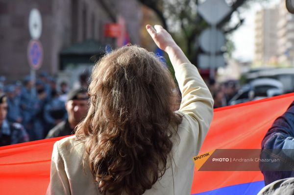 Акция протеста у российского посольства (21 апреля 2022). Еревaн - Sputnik Армения