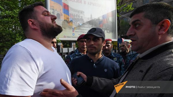 Բողոքի ակցիա՝ ՀՀ-ում ՌԴ դեսպանատան առջև (21 ապրիլի, 2022). Еревaн - Sputnik Արմենիա