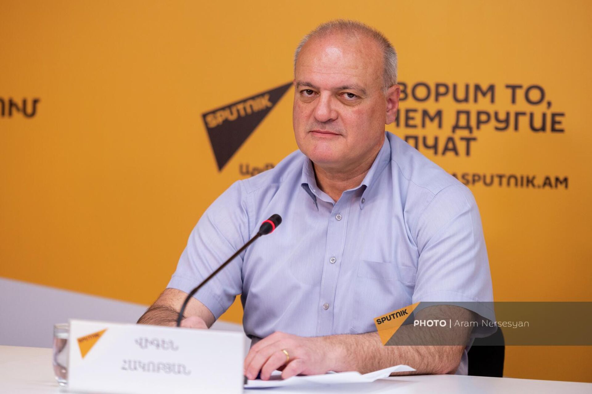 Политтехнолог Виген Акопян на пресс-конференции в мультимедийном пресс-центре Sputnik (22 апреля 2022). Еревaн - Sputnik Արմենիա, 1920, 22.04.2022