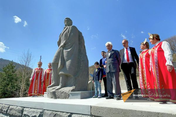 Պուշկինի արձանի բացման արարողությունը համանուն լեռնանցքում - Sputnik Արմենիա