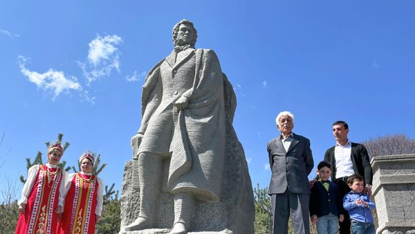 Церемония открытия памятника Александру Пушкину на Пушкинском перевале (22 апреля 2022). Степанаван - Sputnik Армения