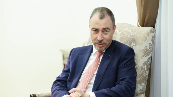 Министр иностранных дел Арарат Мирзоян принял делегацию во главе со специальным представителем ЕС на Южном Кавказе по урегулированию кризиса в Грузии Тойво Клааром (22 апреля 2022). Еревaн - Sputnik Армения