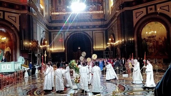 Патриарх Кирилл провел пасхальное богослужение в храме Христа Спасителя - Sputnik Армения