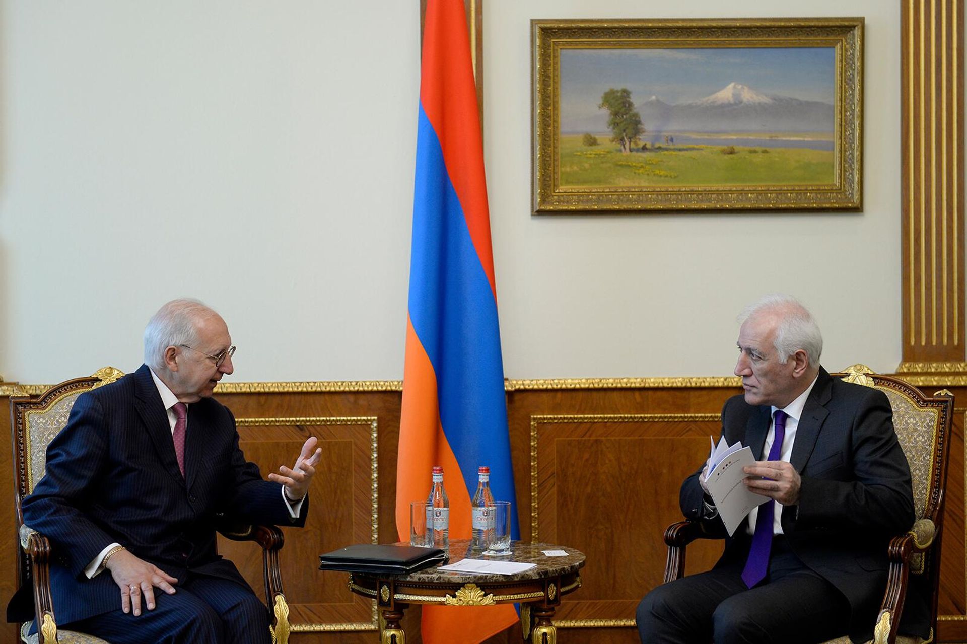 Նախագահ Վահագն Խաչատուրյանը հանդիպել է Ֆրանսահայերի խորհրդի նախագահ, Գրանթ Թորնթոն Հայաստան ընկերության պատվավոր նախագահ Դանիել Քյուրքջյանի հետ (25 ապրիլի, 2022թ)․ Երևան - Sputnik Արմենիա, 1920, 25.04.2022