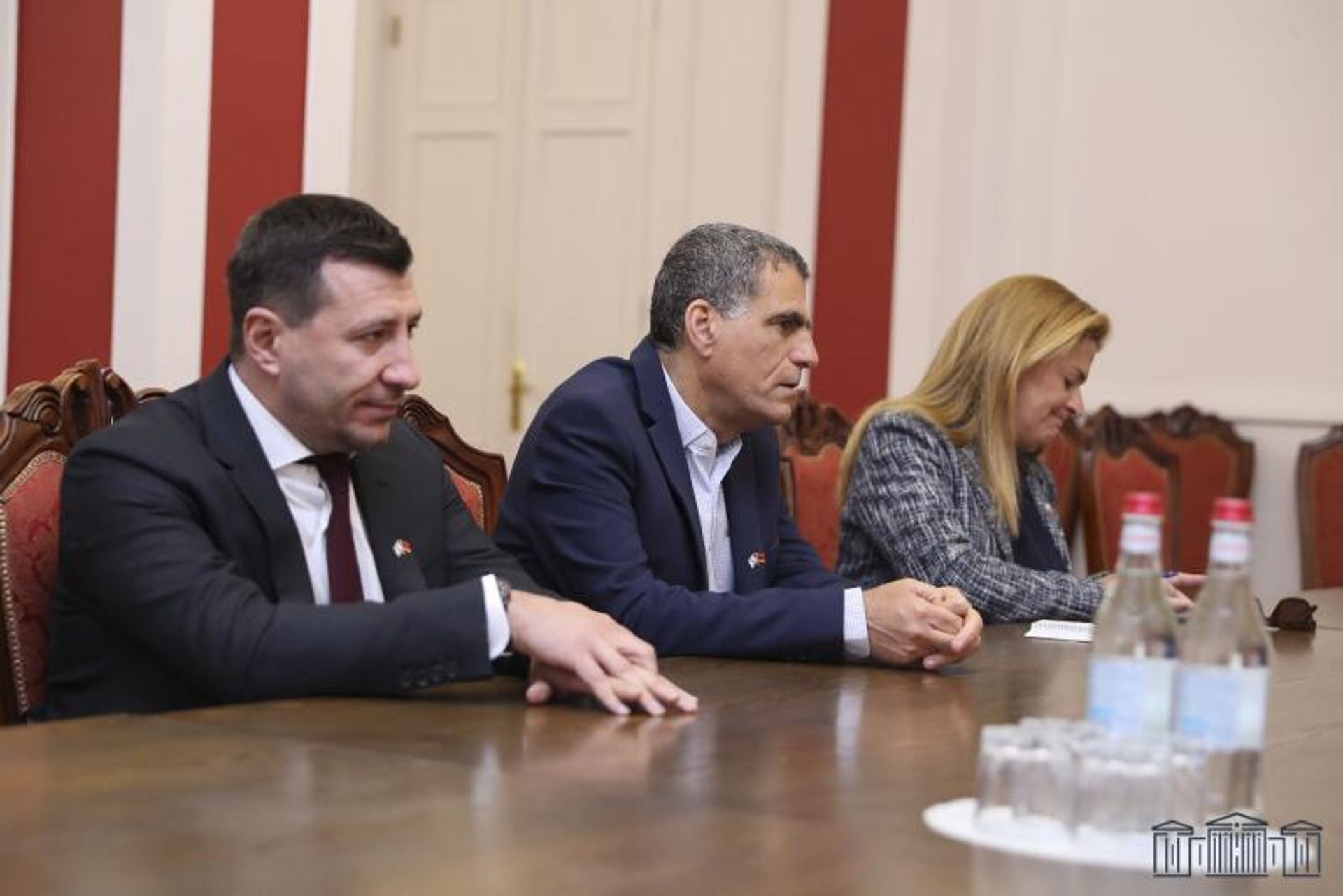 ԱԺ փոխնախագահ Հակոբ Արշակյանը, ԱԺ Հայաստան-Իսրայել բարեկամական խմբի ղեկավար Ծովինար Վարդանյանը, խմբի անդամներ Բաբկեն Թունյանը, Մարիա Կարապետյանը և Միքայել Թումասյանը հանդիպել են Քնեսեթի Իսրայել-Հայաստան բարեկամության խմբի նախագահ Մոսի Ռազի գլխավորած պատվիրակության հետ (25 ապրիլի, 2022թ). Երևան - Sputnik Արմենիա, 1920, 25.04.2022
