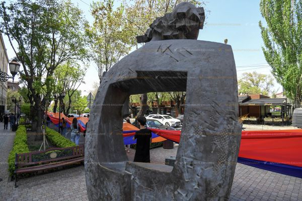 Երիտասարդներն անցան տարբեր բուհերի մոտով։ - Sputnik Արմենիա