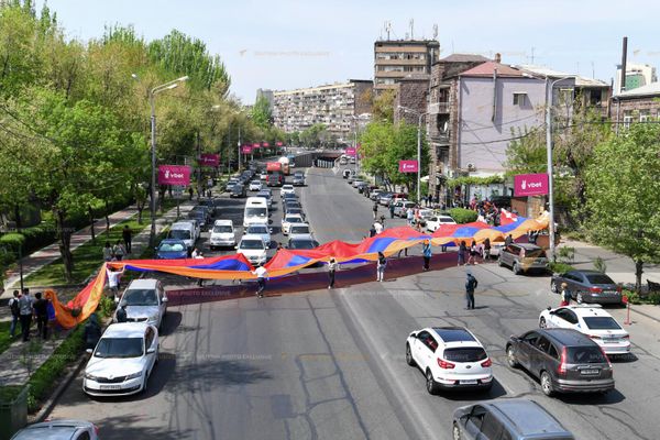 Այնուհետև շարժվեցին դեպի կառավարության շենք։ - Sputnik Արմենիա