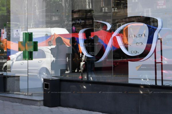 «Միացեք». երիտասարդները Երևանի բուհերում իրազեկման ակցիաներ են անցկացնում (26 ապրիլի, 2022թ). Երևան - Sputnik Արմենիա