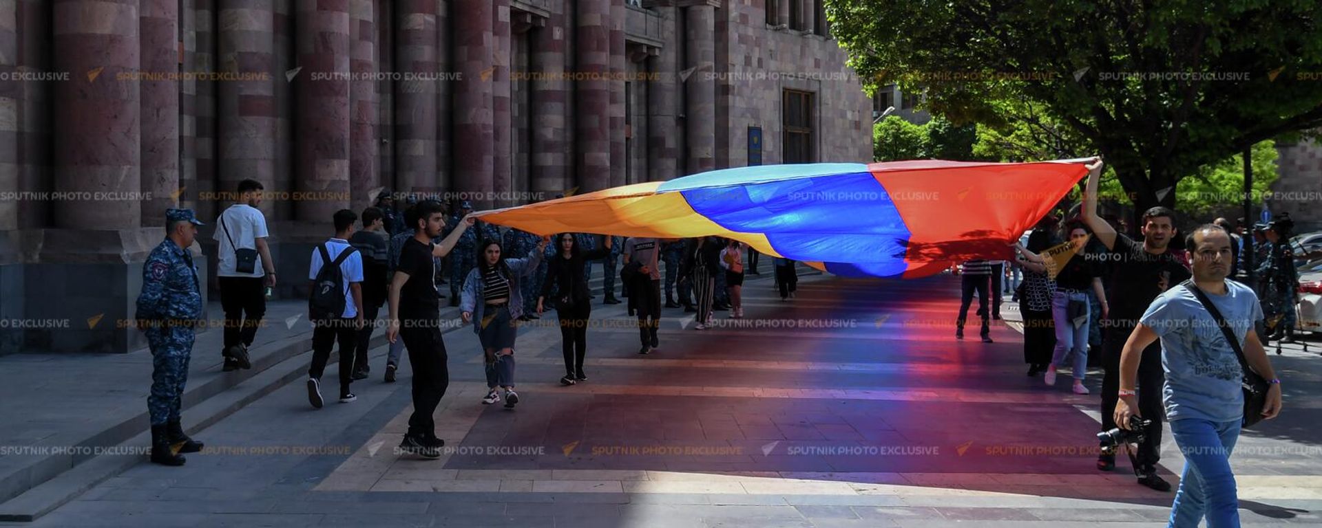 «Միացեք». իրազեկման ակցիաների մասնակիցներն ավարտեցին երթը Հանրապետության հրապարակում (26 ապրիլի, 2022թ). Երևան - Sputnik Արմենիա, 1920, 26.04.2022