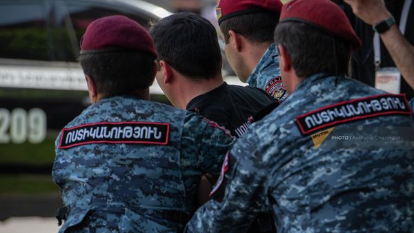 Задержание активиста в Ереване. Архивное фото - Sputnik Армения
