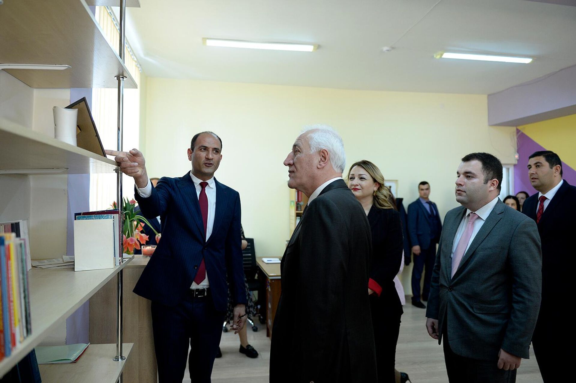 ՀՀ նախագահ Վահագն Խաչատուրյանը ներկա է գտնվել Հայաստանի պետական տնտեսագիտական համալսարանի Գյումրու մասնաճյուղի երեք նոր լսարանների բացման արարողությանը (27 ապրիլի, 2022թ)․ Գյումրի - Sputnik Արմենիա, 1920, 27.04.2022