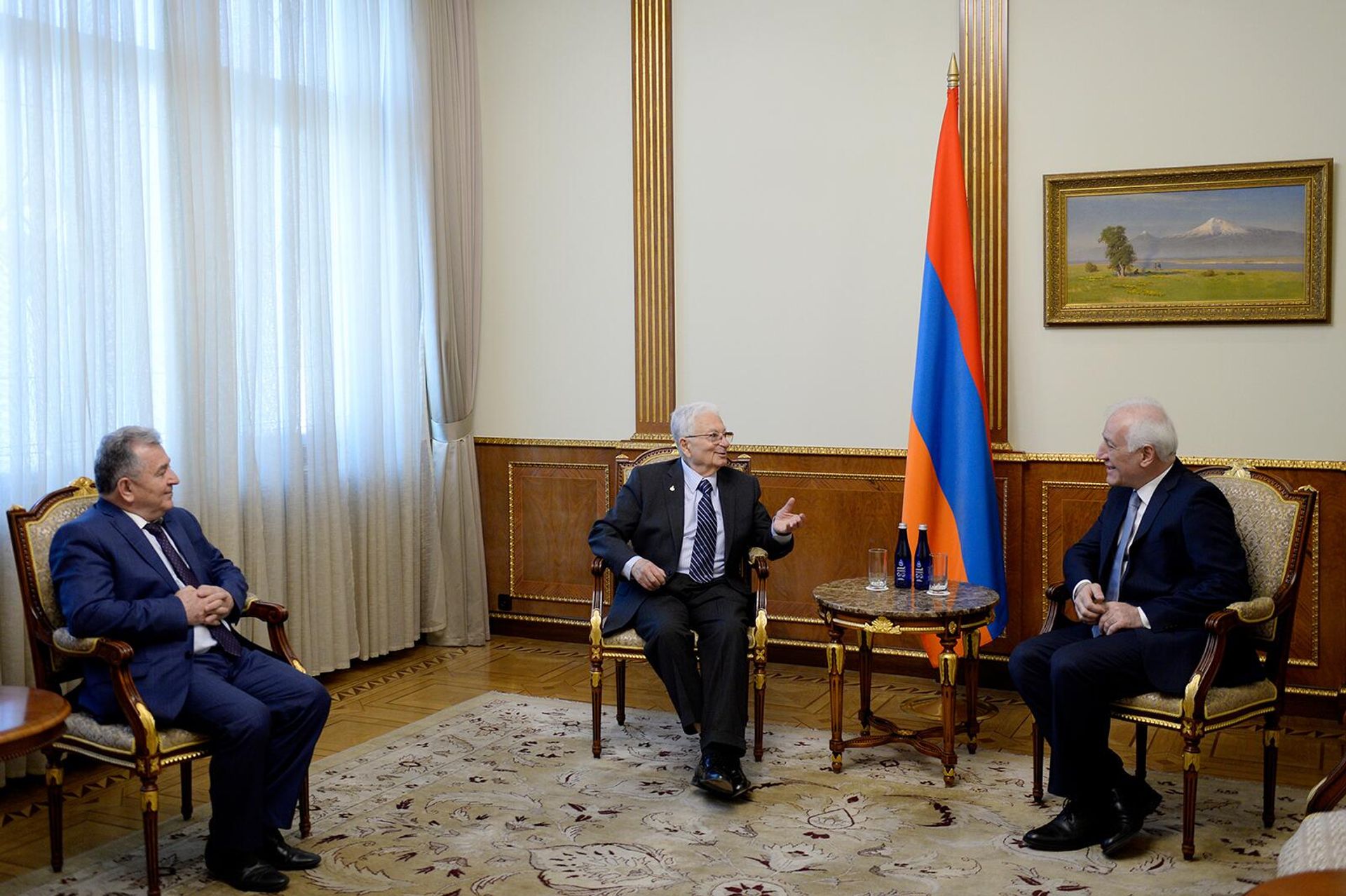 ՀՀ նախագահ Վահագն Խաչատուրյանն հանդիպել է Յուրի Հովհաննիսյանի հետ (28 ապրիլի, 2022թ)․ Երևան - Sputnik Արմենիա, 1920, 28.04.2022