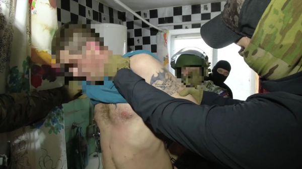 ФСБ публикует кадры задержания бывшего украинского военнослужащего, который планировал теракт в Симферополе. - Sputnik Армения