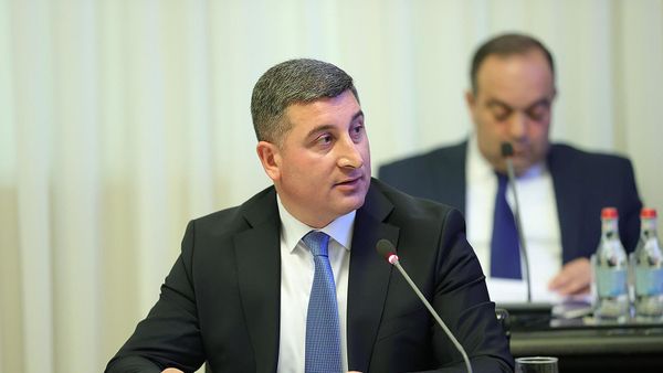 Министр территориального управления и инфраструктур Армении Гнел Саносян на очередном заседании правительства Армении (28 апреля 2022). Еревaн - Sputnik Армения