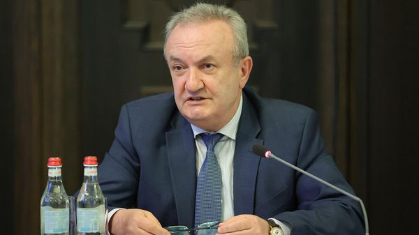 Министр ОНКС Ваграм Думанян на очередном заседании правительства Армении (28 апреля 2022). Еревaн - Sputnik Армения