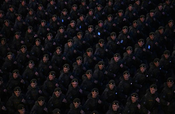 Среди участников парада — военнослужащие всех видов и родов войск ВС России, - Sputnik Армения