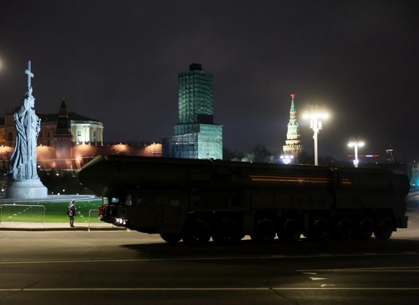 Автономная пусковая установка (АПУ) "Ярс" на Боровицкой площади  - Sputnik Армения