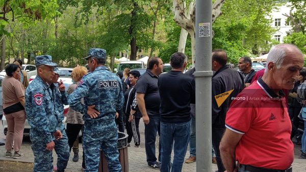 Акция протеста перед зданием генпрокуратуры (29 апреля 2022). Еревaн - Sputnik Армения