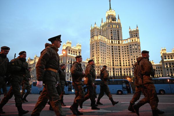 Военнослужащие на Котельнической набережной  - Sputnik Армения