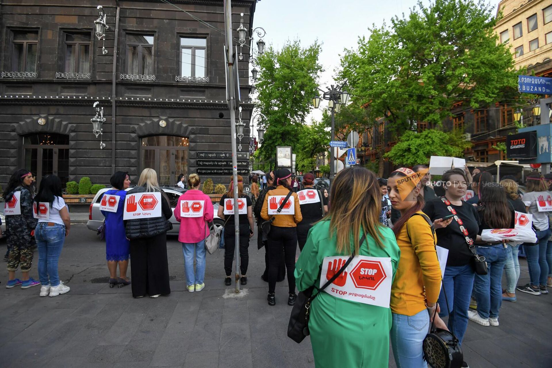 Կանանց լուռ ակցիան Հանրապետության հրապարակում (29 ապրիլի, 2022թ)․ Երևան - Sputnik Արմենիա, 1920, 29.04.2022