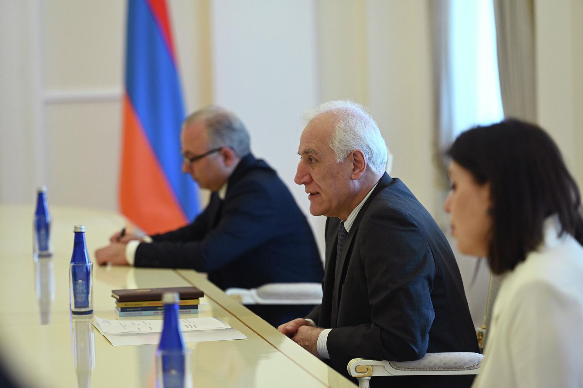 Президент Ваагн Хачатурян принял министра иностранных дел Грузии Илью Дарчиашвили, прибывшего в Армению с официальным визитом (30 апреля 2022). Еревaн - Sputnik Արմենիա, 1920, 30.04.2022