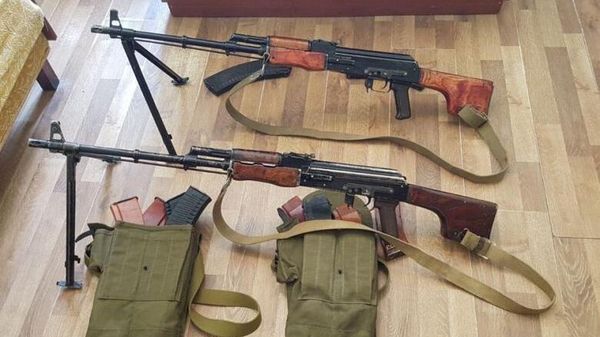 Обнаруженные пулеметы РПК в автомобиле на трассе Арцах - Ереван (1 мая 2022). Сисиан - Sputnik Армения