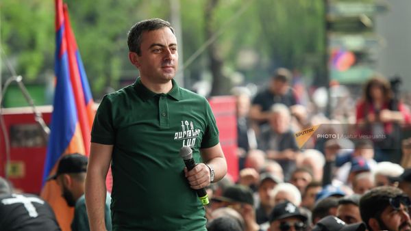 Выступление Ишхана Сагателяна на оппозиционном митинге на площади Франции (1 мая 2022). Еревaн - Sputnik Армения