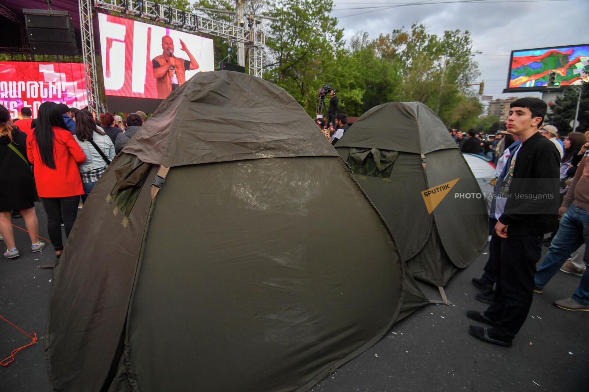 Участники оппозиционного митинга на площади Франции (1 мая 2022). Еревaн - Sputnik Армения, 1920, 01.05.2022