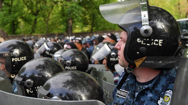Сотрудники правоохранительных органов перекрыли улицы Демирчяна (4 мая 2022). Еревaн - Sputnik Армения
