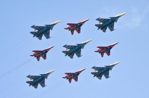Հայրենական մեծ պատերազմի հաղթանակի 77-րդ տարեդարձին նվիրված շքերթի փորձ. «ՄիԳ-29 և Սու-30ՍՄ կործանիչներից բաղկացած «Ռուսական վիտյազներ» և «Ստրիժներ» պիլոտաժային խմբերը - Sputnik Արմենիա