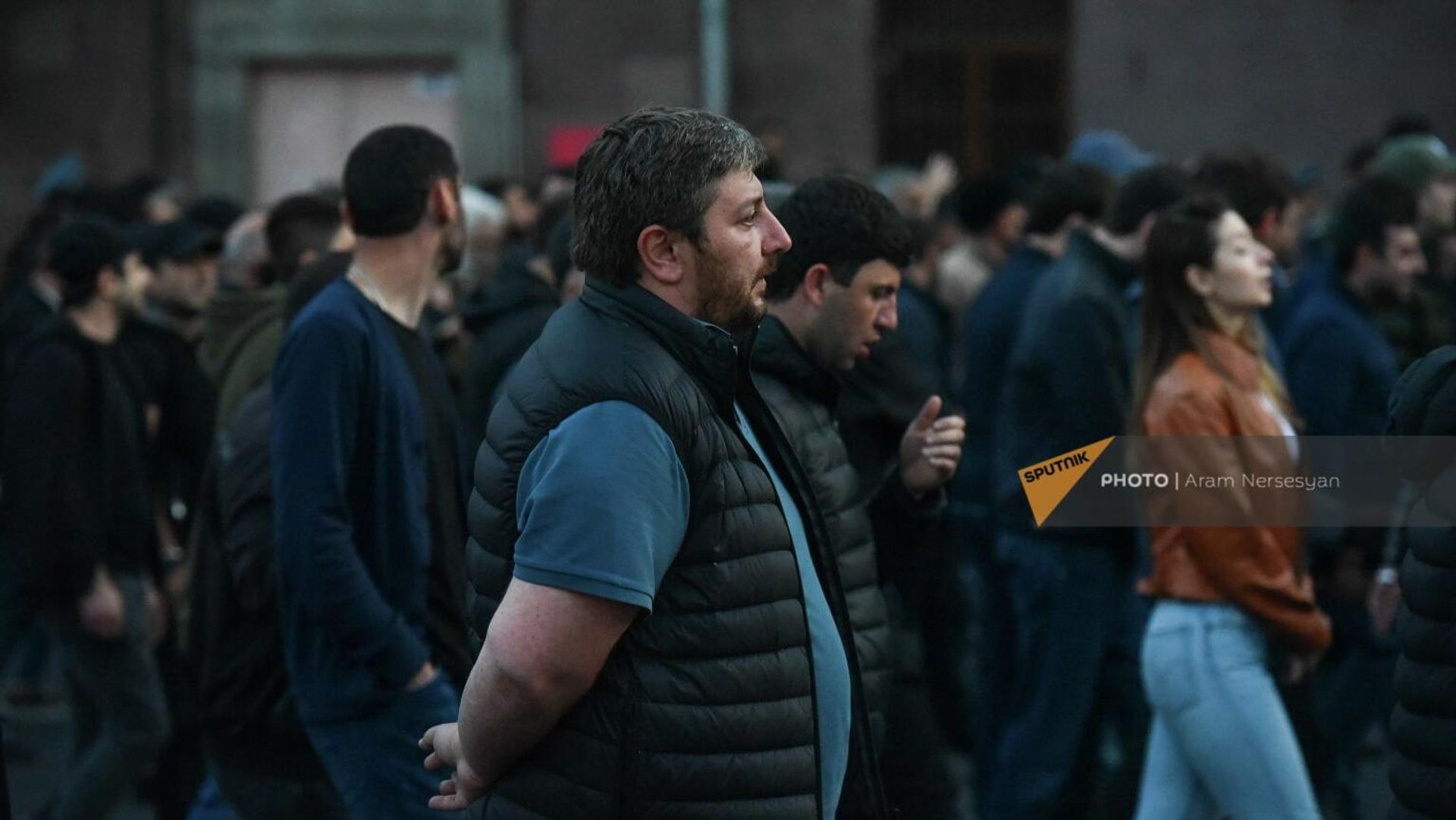 Игорь Хачатуров среди участников митинга оппозиции на улице Налбандяна на пятый день акции неповиновения (5 мая 2022). Еревaн - Sputnik Армения, 1920, 26.11.2022