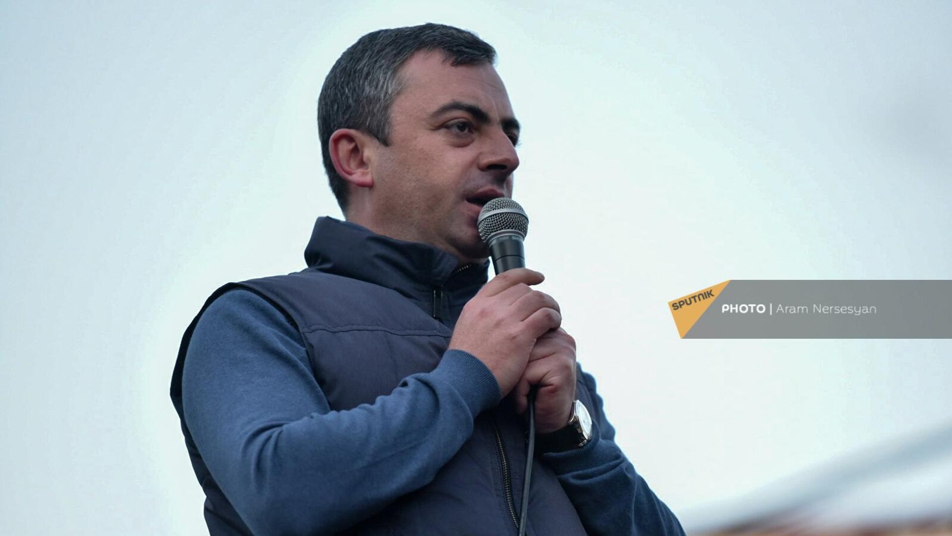 Իշխան Սաղաթելյանն անհնազանդության ակցիայի հինգերորդ օրը ելույթ է ունենում ընդդիմության հանրահավաքում (5 մայիսի, 2022), Երևան։  - Sputnik Արմենիա, 1920, 05.05.2022