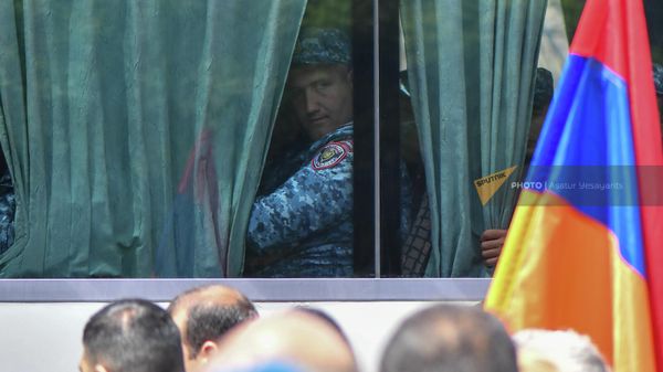 Оппозиция проводит акцию неповиновения в Юго-Западном квартале (10 мая 2022). Еревaн - Sputnik Армения