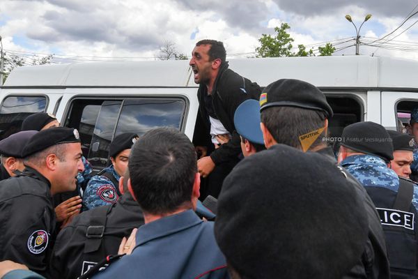 Իրավապահները բերման ենթարկեցին նրան։ - Sputnik Արմենիա