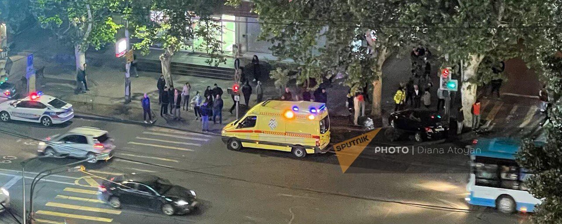 Ավտովթար Երևանի Մաշտոցի պողոտա–Ամիրյան փողոց խաչմերուկում - Sputnik Արմենիա, 1920, 10.05.2022