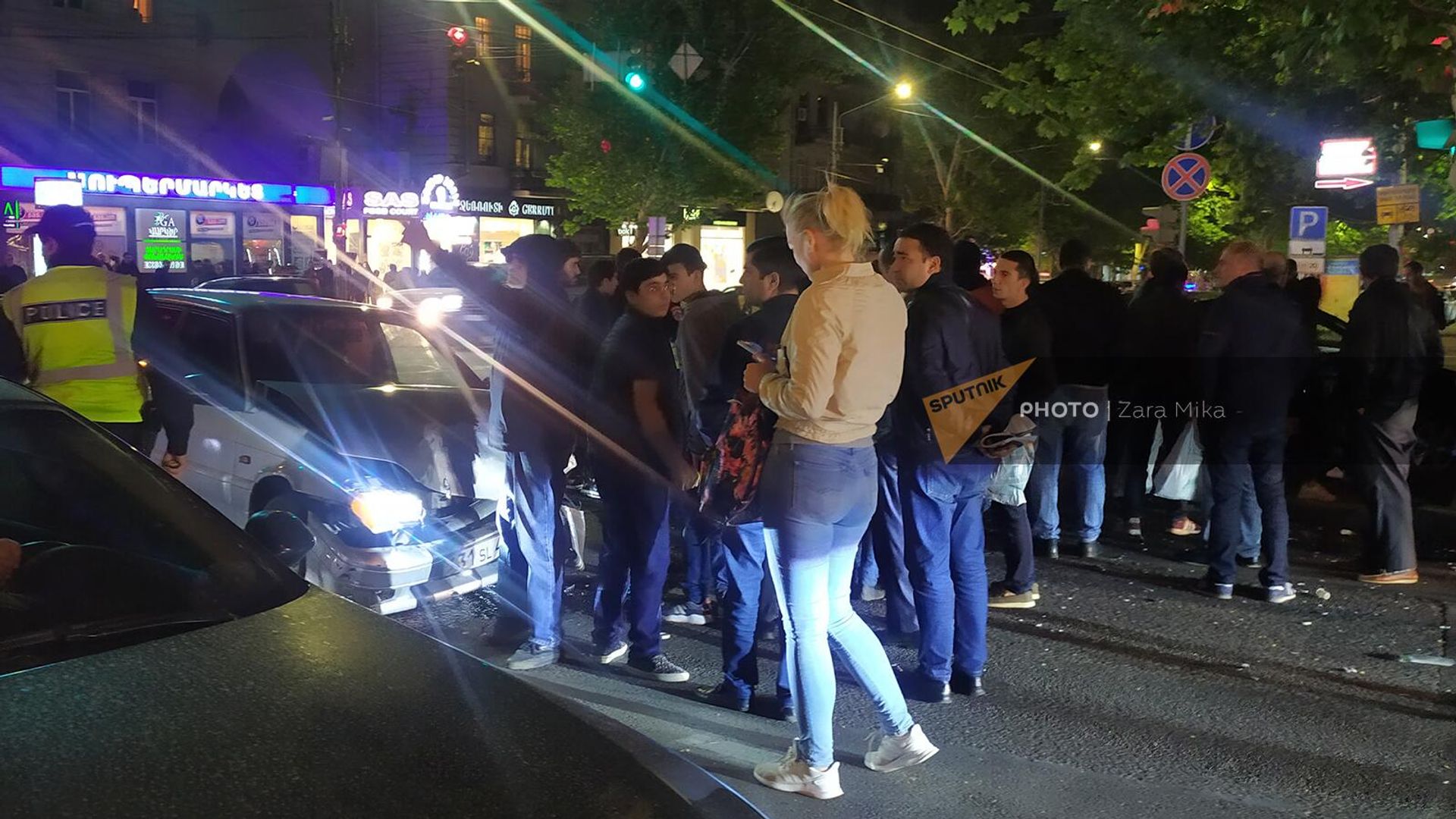 Дорожно-транспортное происшествие на перекрестке проспекта Маштоца и улицы Амиряна (10 мая 2022). Еревaн - Sputnik Արմենիա, 1920, 10.05.2022