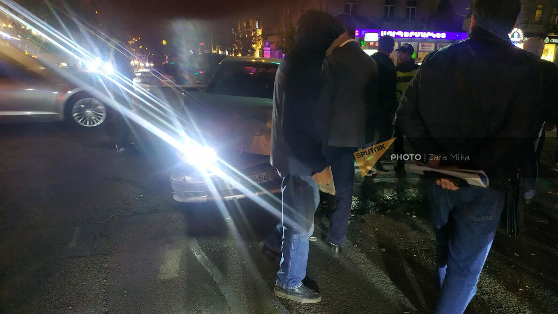 Дорожно-транспортное происшествие на перекрестке проспекта Маштоца и улицы Амиряна (10 мая 2022). Еревaн - Sputnik Արմենիա, 1920, 10.05.2022