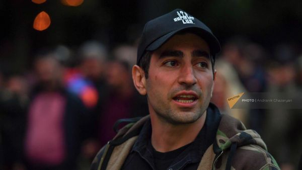 Левон Кочарян на митинге оппозиции на площади Франции (10 мая 2022). Еревaн - Sputnik Армения