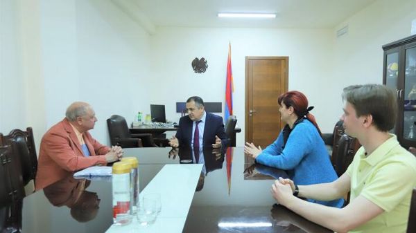 ՀՀ կրթության, գիտության, մշակույթի և սպորտի նախարարի տեղակալ Կարեն Գիլոյանն ընդունել է գեղասահքի ռուս լեգենդար մարզիչ Ալեքսեյ Միշինին - Sputnik Արմենիա
